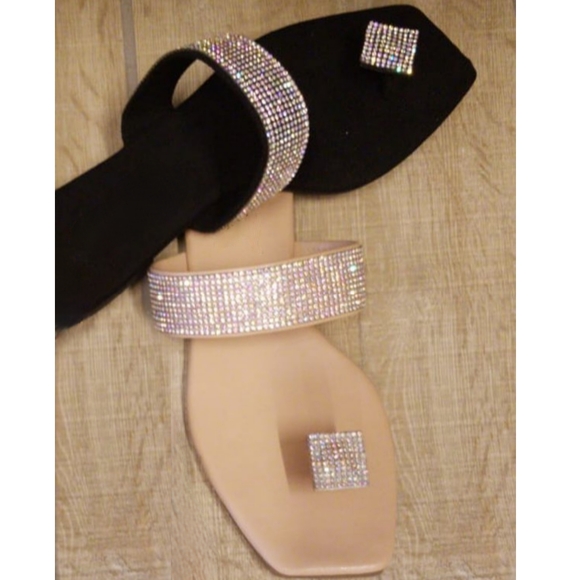 ๐๐๐จ๐ฉ ๐๐๐ฏ 8.5๐คNude Rhinestone Emblished Squared - Picture 2 of 4